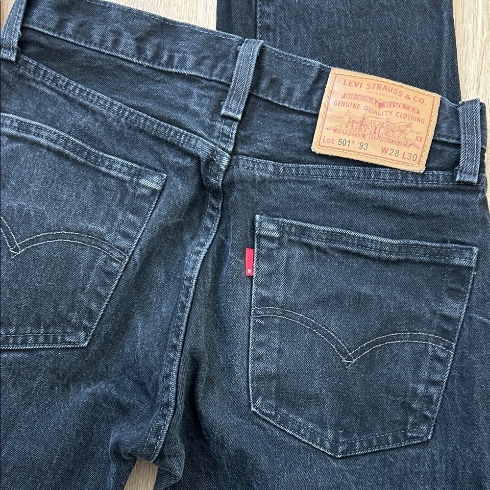 Levi's Men's Dark Gray Straight Jeans